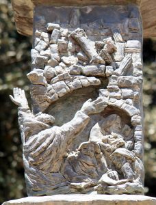 רבי יוחנן בן-זכאי (ריב"ז) כפי שעוצב על-גבי מנורת הכנסת.